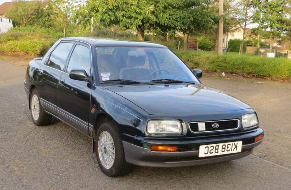 Замена аккумулятора Daihatsu Applause